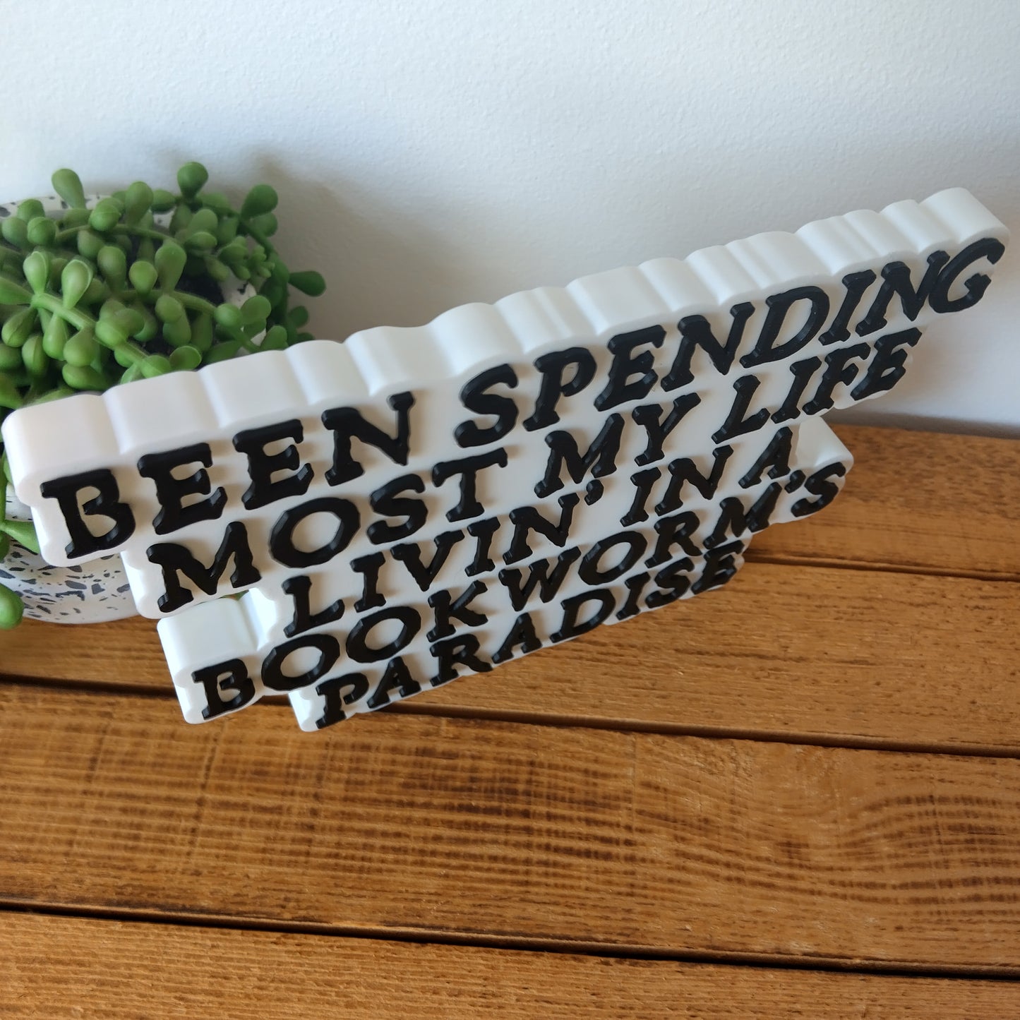Bookworm's Paradise Sign